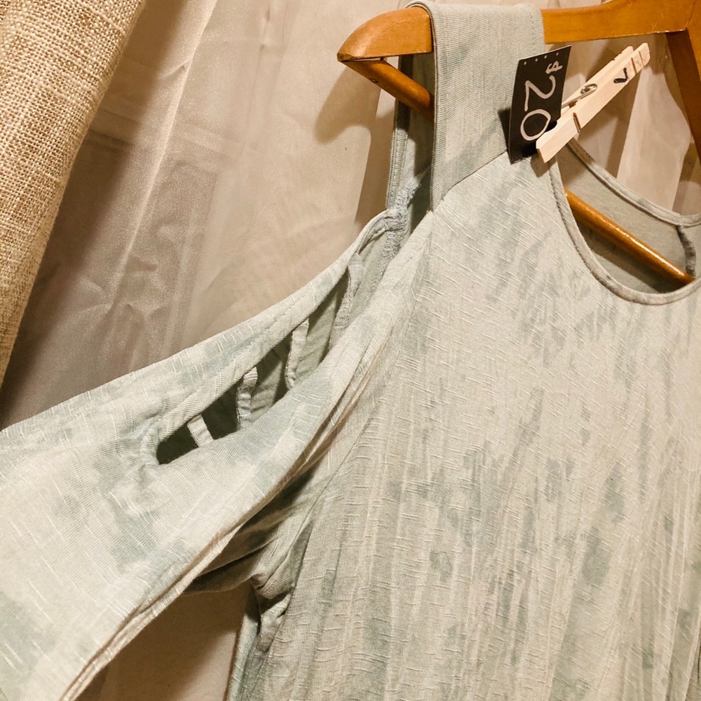 Top - Picture 2 of 2